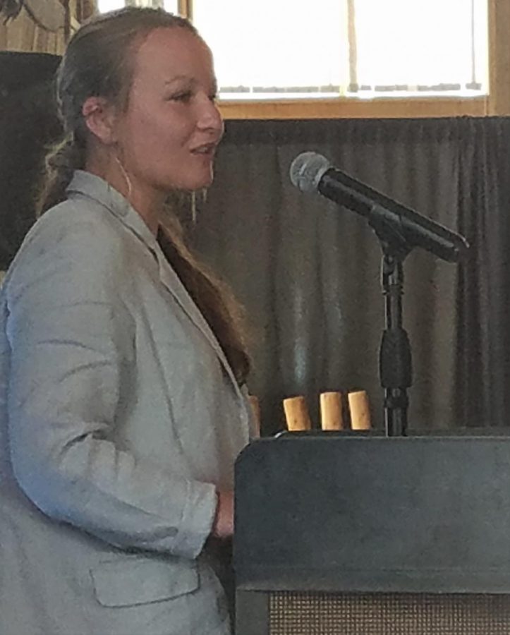 Bigfork%27s+Ahna+Fox%2C+the+recipient+of+the+Montana+High+School+Journalist+of+the+Year+award%2C+speaks+to+a+meeting+of+the+Montana+Newspaper+Association+at+Big+Sky+in+June+2019.